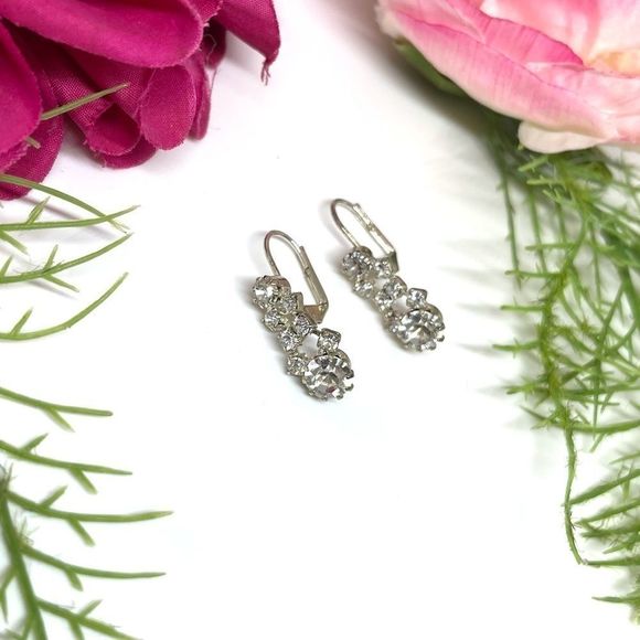 VINTAGE⚜️Crystal Cluster Drop Euro Hoop Earrings - Picture 1 of 8